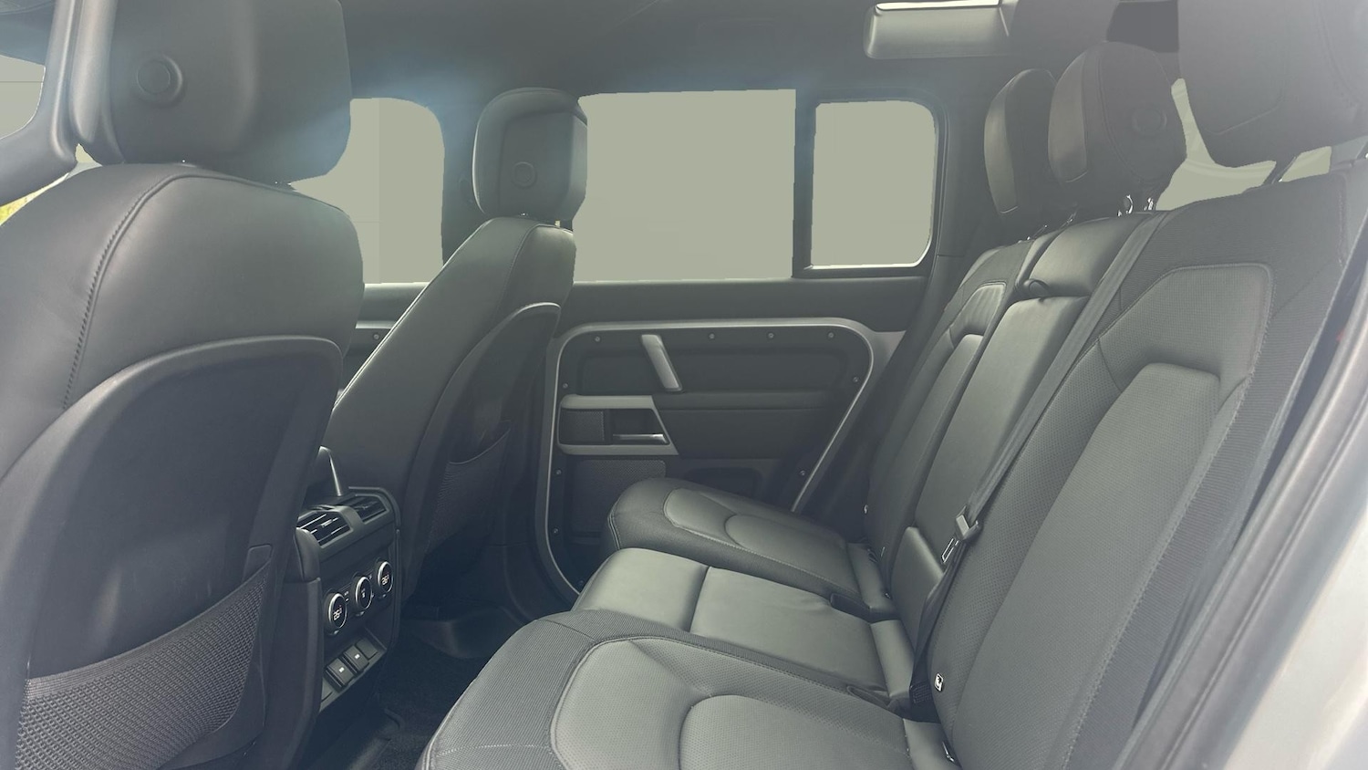 Used Land Rover Defender 2023 for sale - 78039153: Photo 4