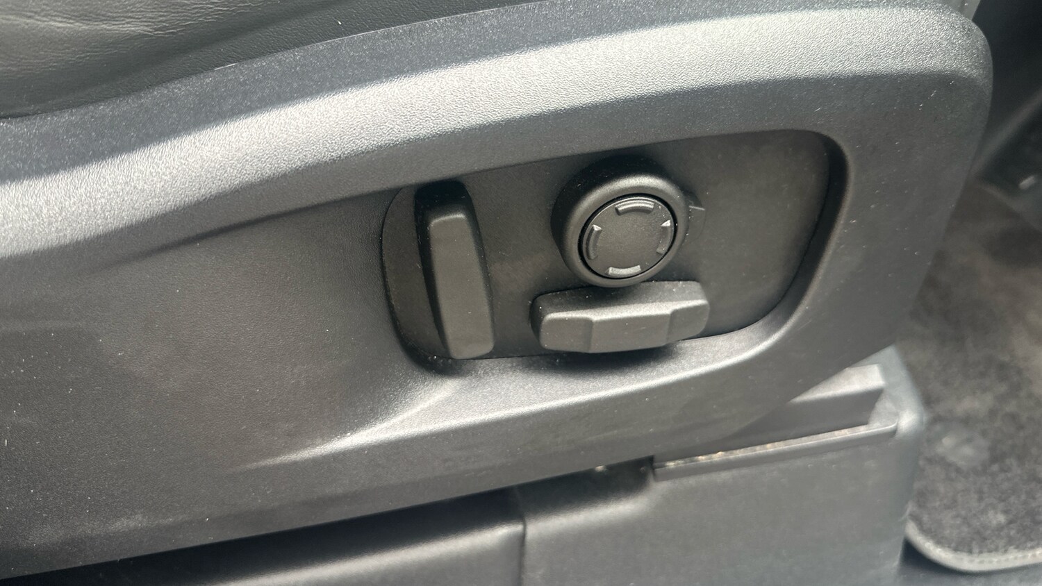 Used Land Rover Defender 2023 for sale - 78039153: Photo 46