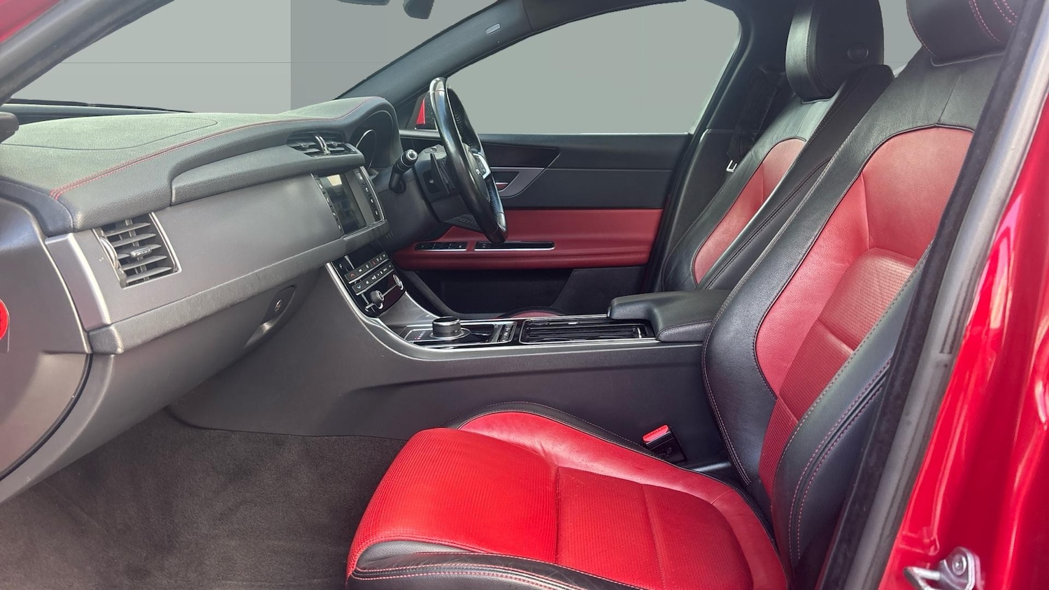 Used Jaguar XF 2017 for sale - 77535807: Photo 3