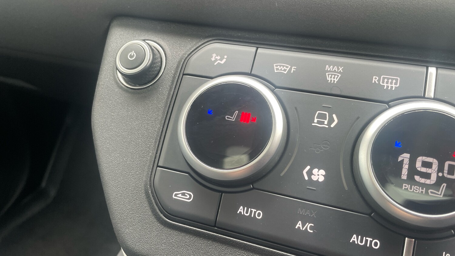 Used Land Rover Defender 2022 for sale - 76063671: Photo 31