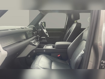 Used Land Rover Defender 2022 for sale - 76063671: Photo