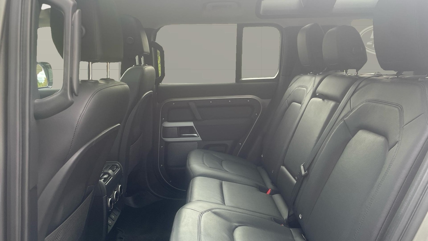 Used Land Rover Defender 2022 for sale - 76063671: Photo 4