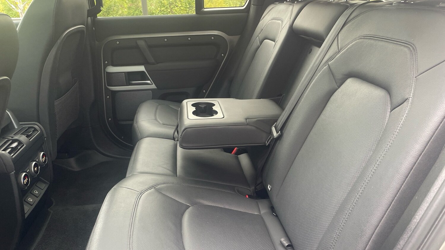 Used Land Rover Defender 2022 for sale - 76063671: Photo 40