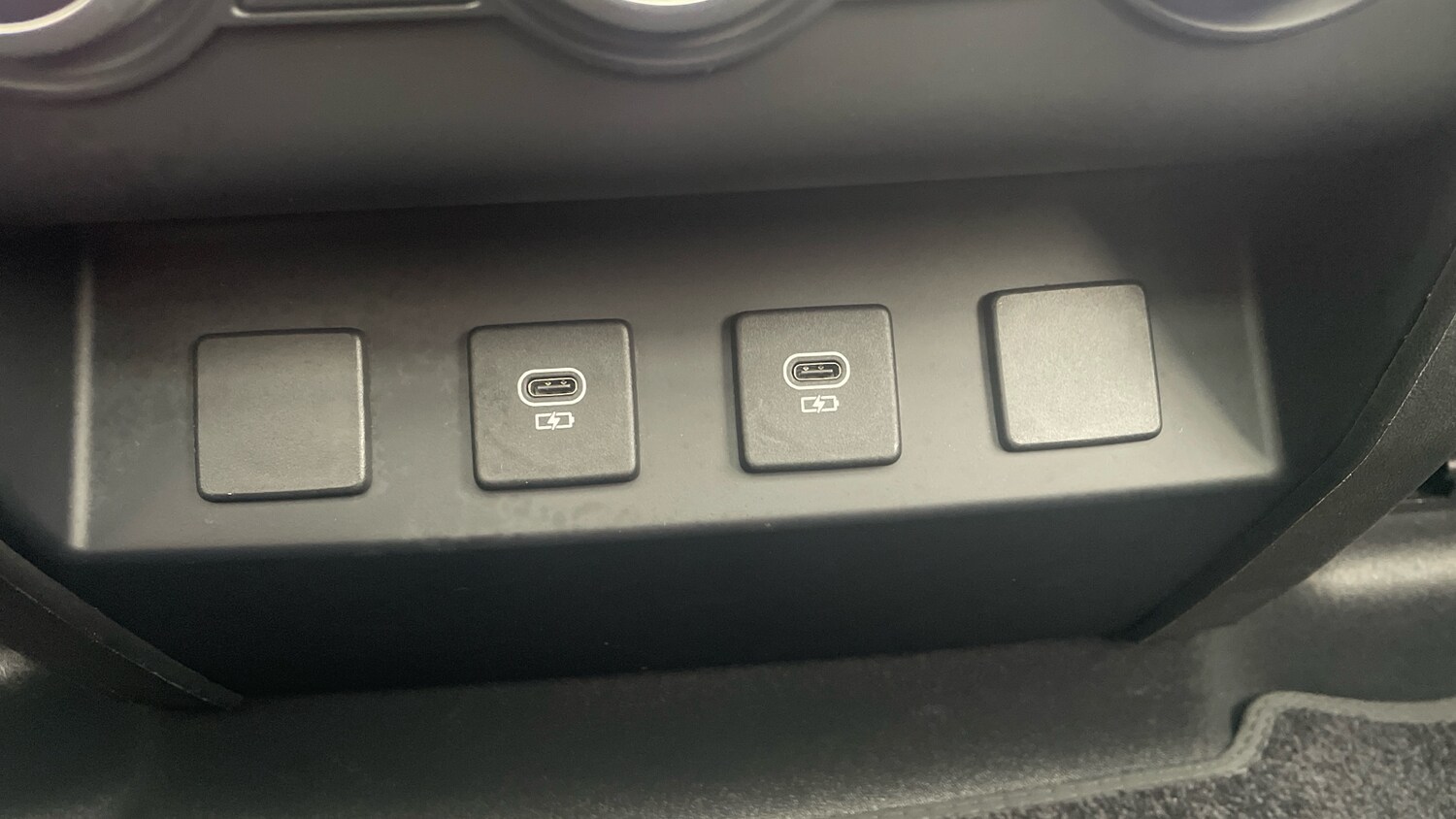 Used Land Rover Defender 2022 for sale - 76063671: Photo 42