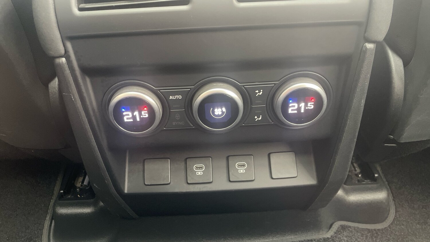 Used Land Rover Defender 2022 for sale - 76063671: Photo 43