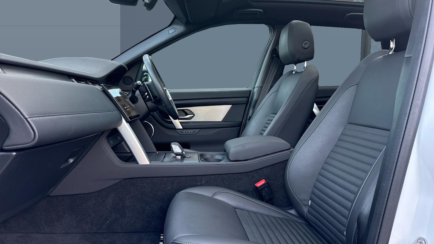 Used Land Rover Discovery Sport 2025 for sale - 76193010: Photo 3
