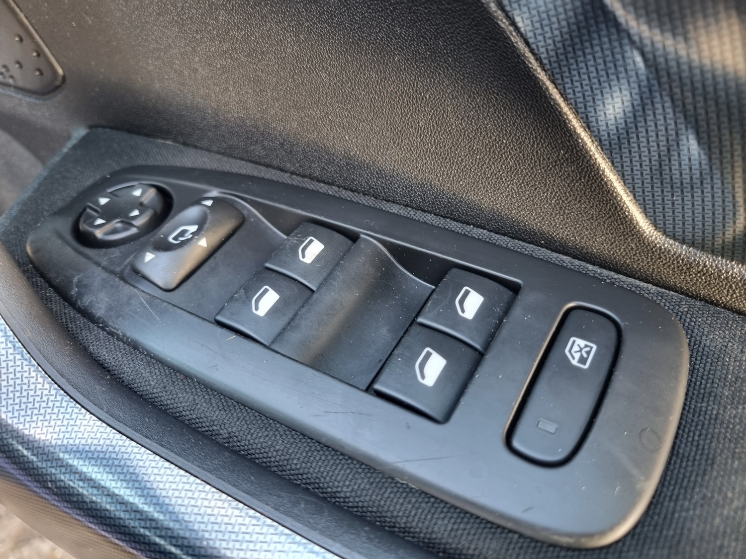 Used Peugeot 2008 2015 for sale - 76804328: Photo 11