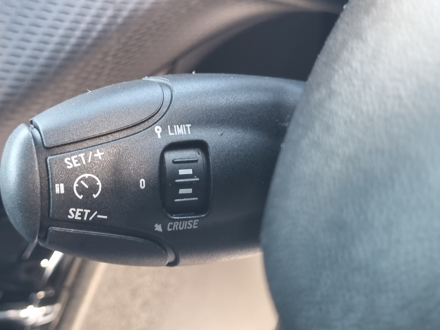 Used Peugeot 2008 2015 for sale - 76804328: Photo 13