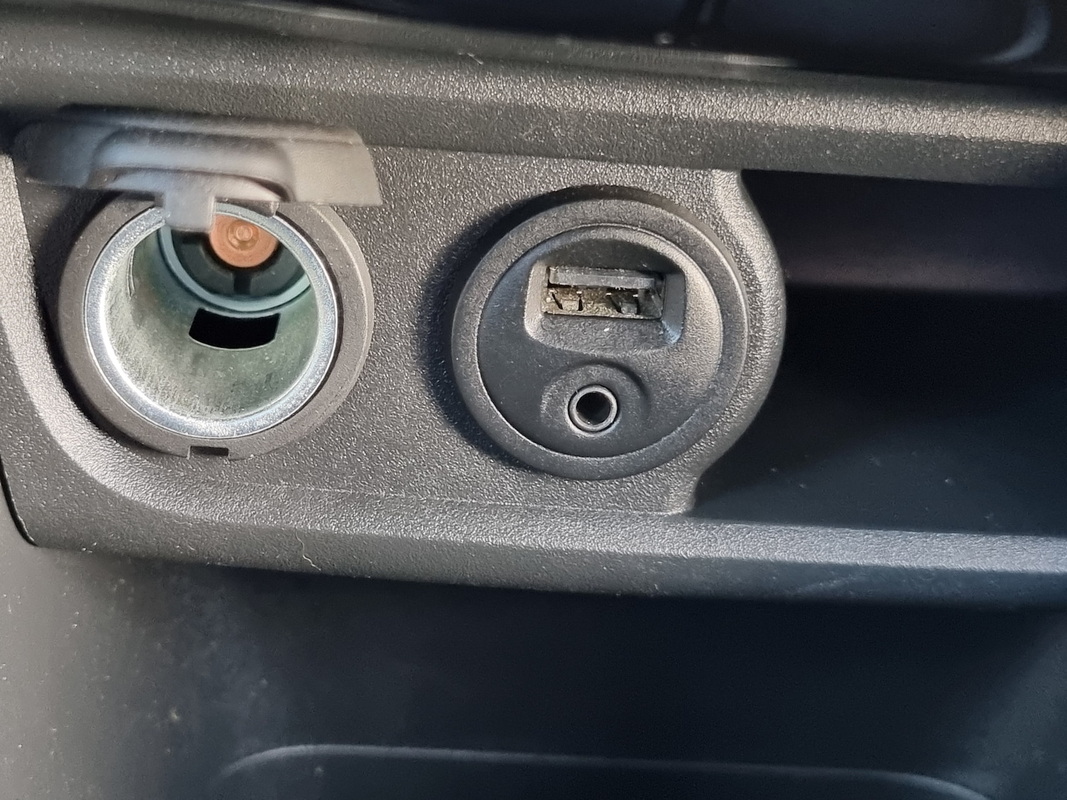 Used Peugeot 2008 2015 for sale - 76804328: Photo 14