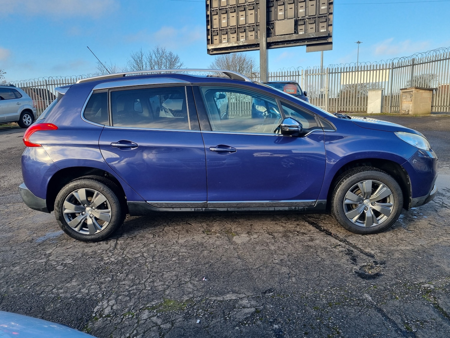 Used Peugeot 2008 2015 for sale - 76804328: Photo 5