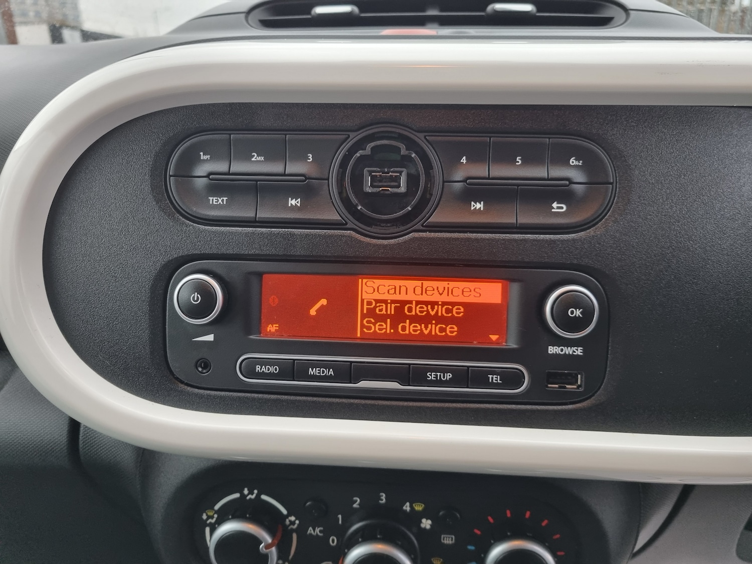 Used Renault Twingo 2015 for sale - 76883937: Photo 11