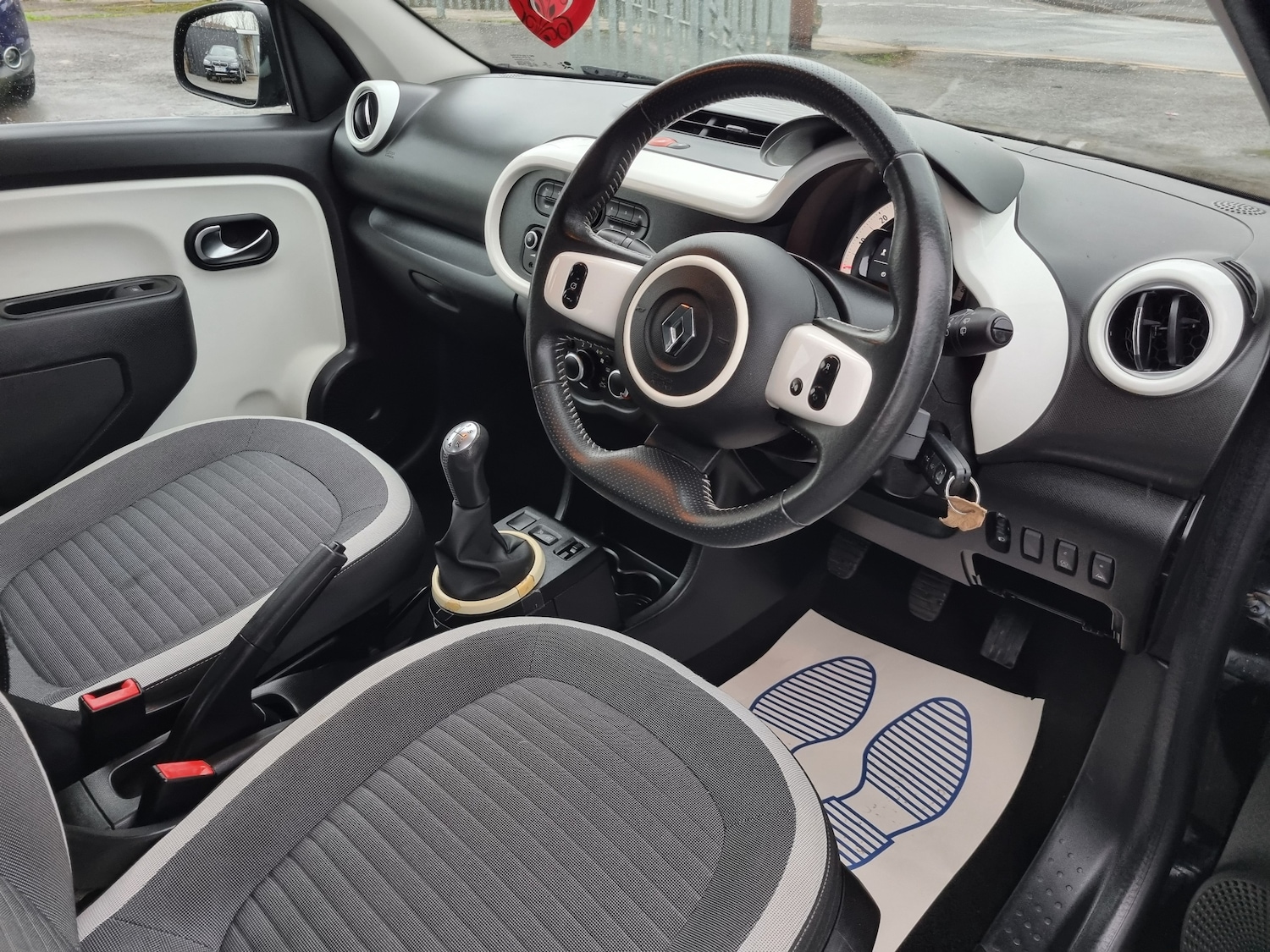 Used Renault Twingo 2015 for sale - 76883937: Photo 2