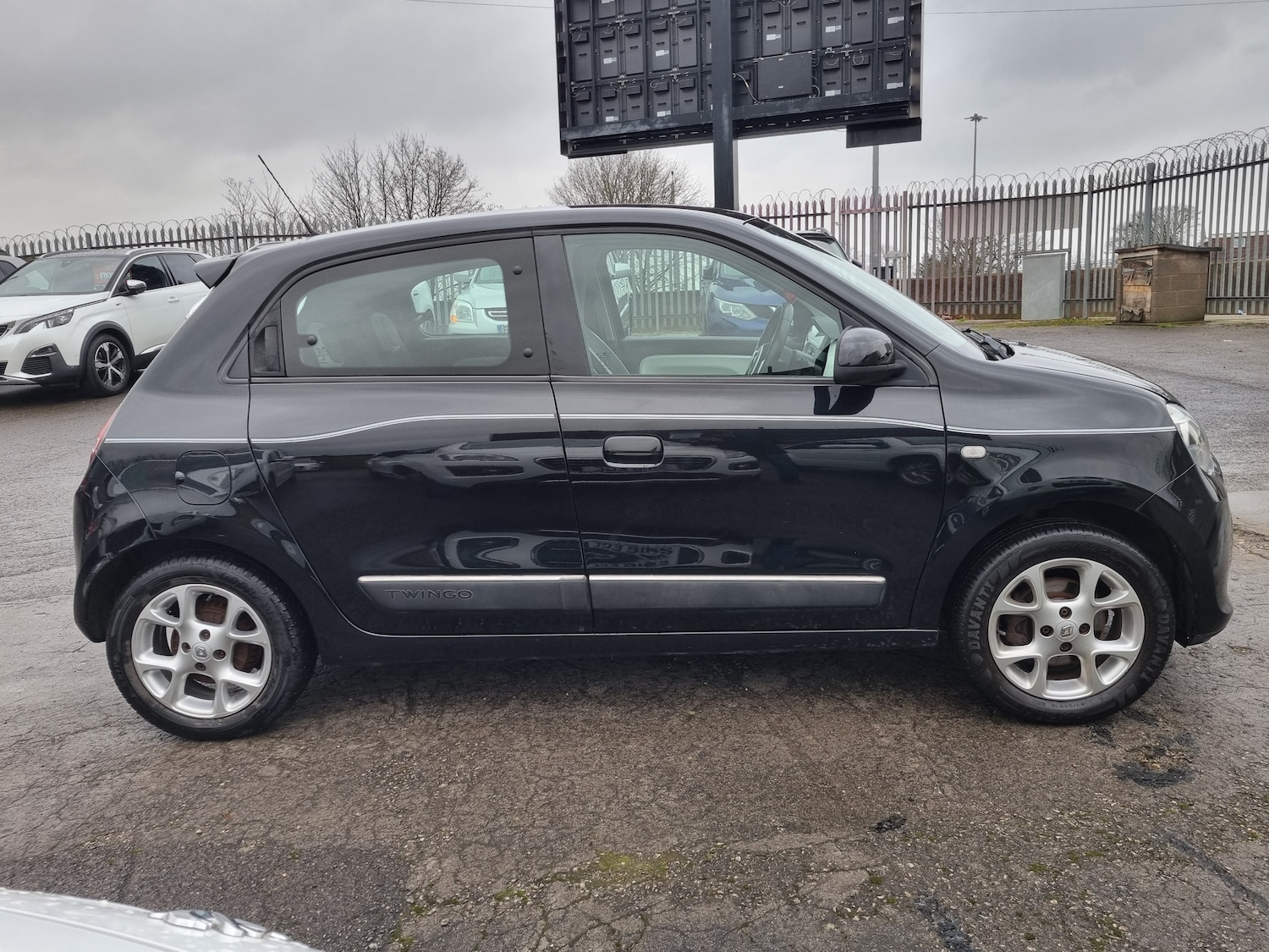 Used Renault Twingo 2015 for sale - 76883937: Photo 5