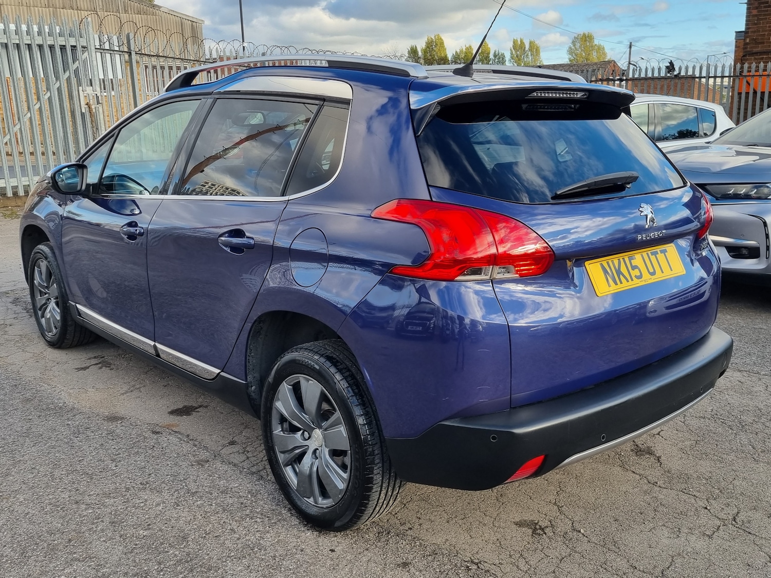 Used Peugeot 2008 2015 for sale - 76609398: Photo 4