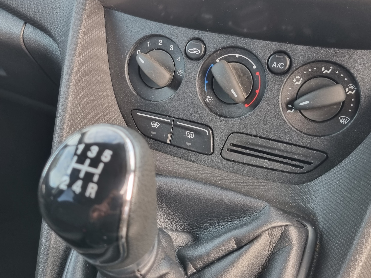 Used Ford Tourneo Connect 2014 for sale - 76376796: Photo 12