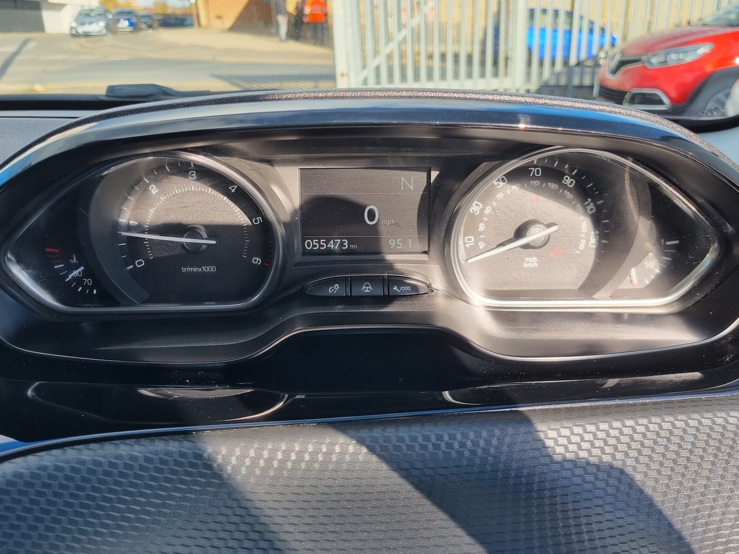 Used Peugeot 2008 2015 for sale - 76376853: Photo 10