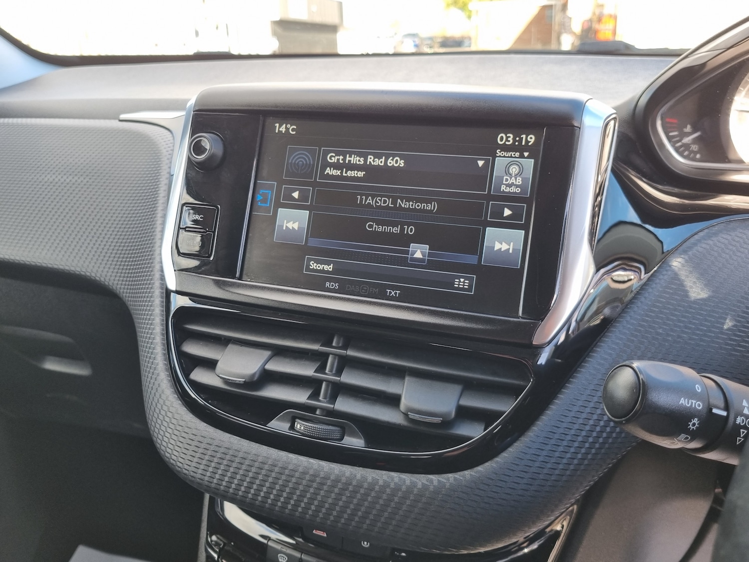 Used Peugeot 2008 2015 for sale - 76376853: Photo 11