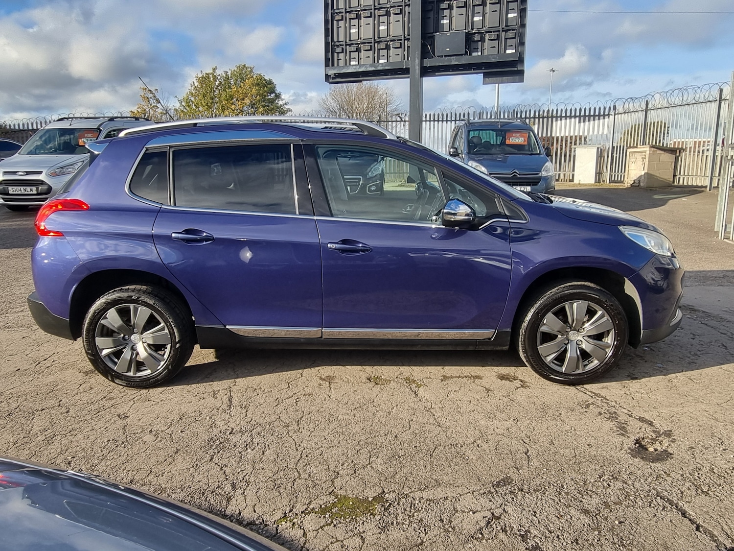 Used Peugeot 2008 2015 for sale - 76376853: Photo 5