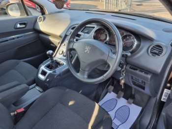 Used Peugeot 5008 2010 for sale - 74620372: Photo