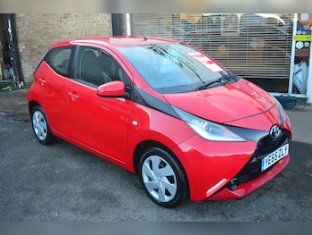 2015 (65) - 1.0 VVT-i x-play Hatchback 5dr Petrol Manual Euro 5 Euro 5 (68 ps)