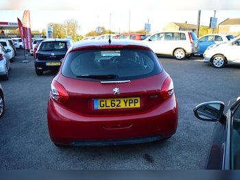 Used Peugeot 208 2013 for sale - 77976112: Photo