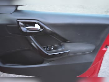 Used Peugeot 208 2013 for sale - 77976112: Photo