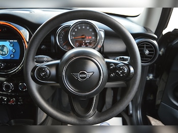 Used MINI Hatch 2019 for sale - 79010561: Photo