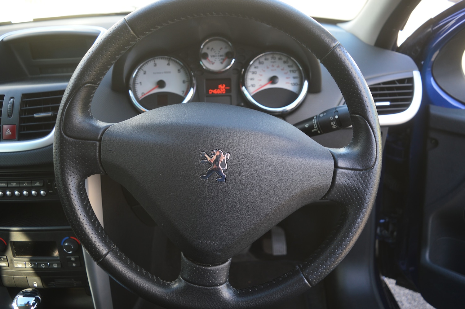 Used Peugeot 207 2010 for sale - 76353034: Photo 2