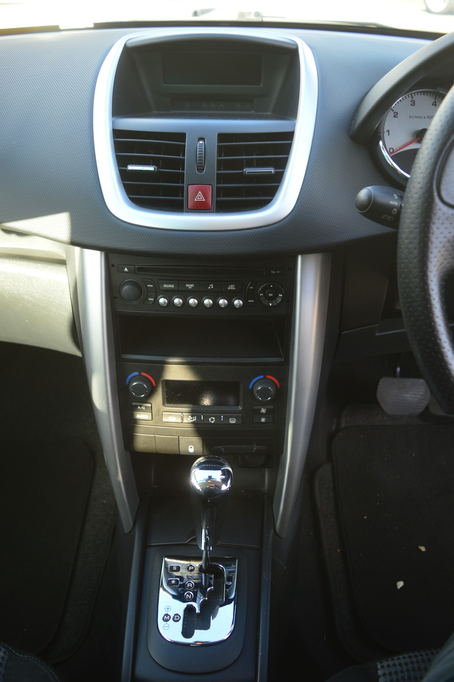 Used Peugeot 207 2010 for sale - 76353034: Photo 3