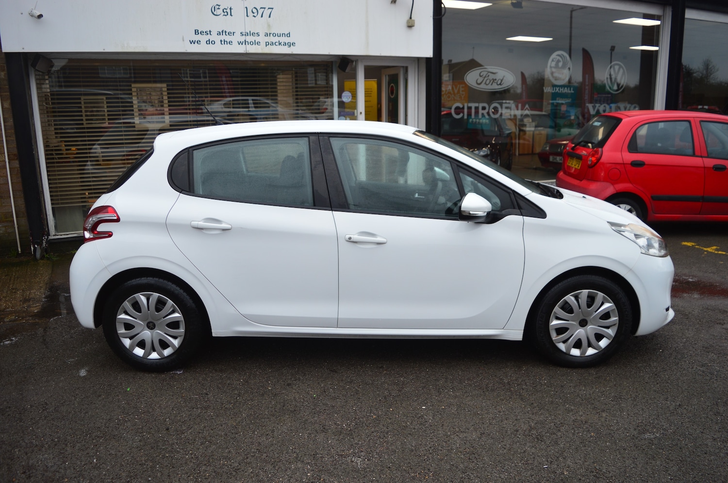 Used Peugeot 208 2015 for sale - 77608046: Photo 6