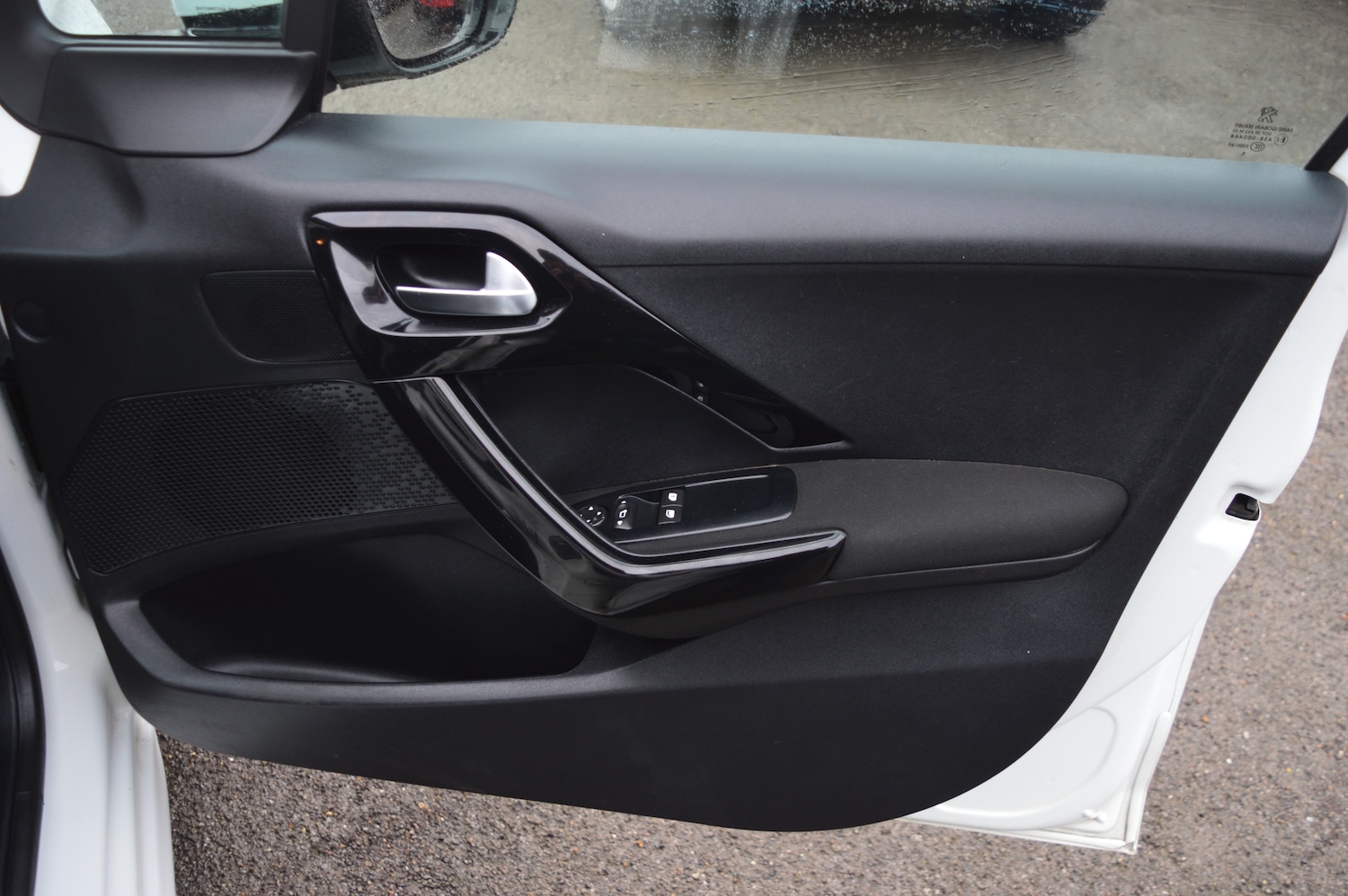 Used Peugeot 208 2015 for sale - 77608046: Photo 8