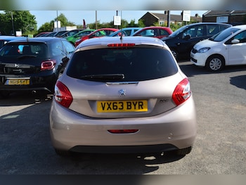 Used Peugeot 208 2013 for sale - 78628992: Photo