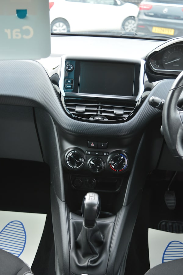 Used Peugeot 208 2016 for sale - 76292868: Photo 10