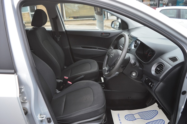Used Hyundai i10 2018 for sale - 76186901: Photo 11