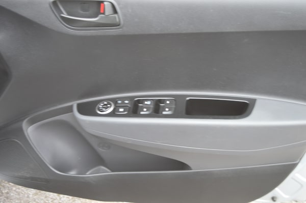 Used Hyundai i10 2018 for sale - 76186901: Photo 12