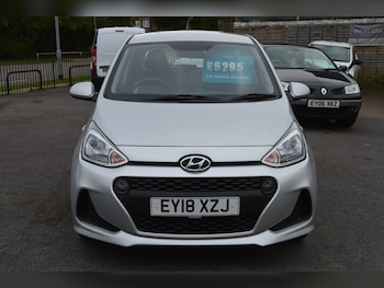 Used Hyundai i10 2018 for sale - 76186901: Photo 2