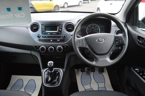 Used Hyundai i10 2018 for sale - 76186901: Photo 3