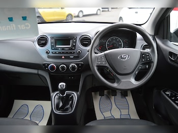 Used Hyundai i10 2018 for sale - 76186901: Photo 3
