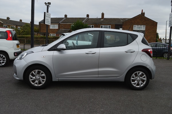 Used Hyundai i10 2018 for sale - 76186901: Photo 6