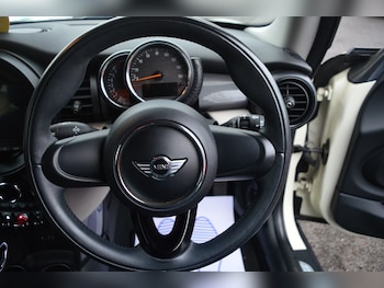 Used MINI Hatch 2024 for sale - 77608049: Photo