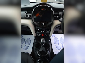 Used MINI Hatch 2024 for sale - 77608049: Photo