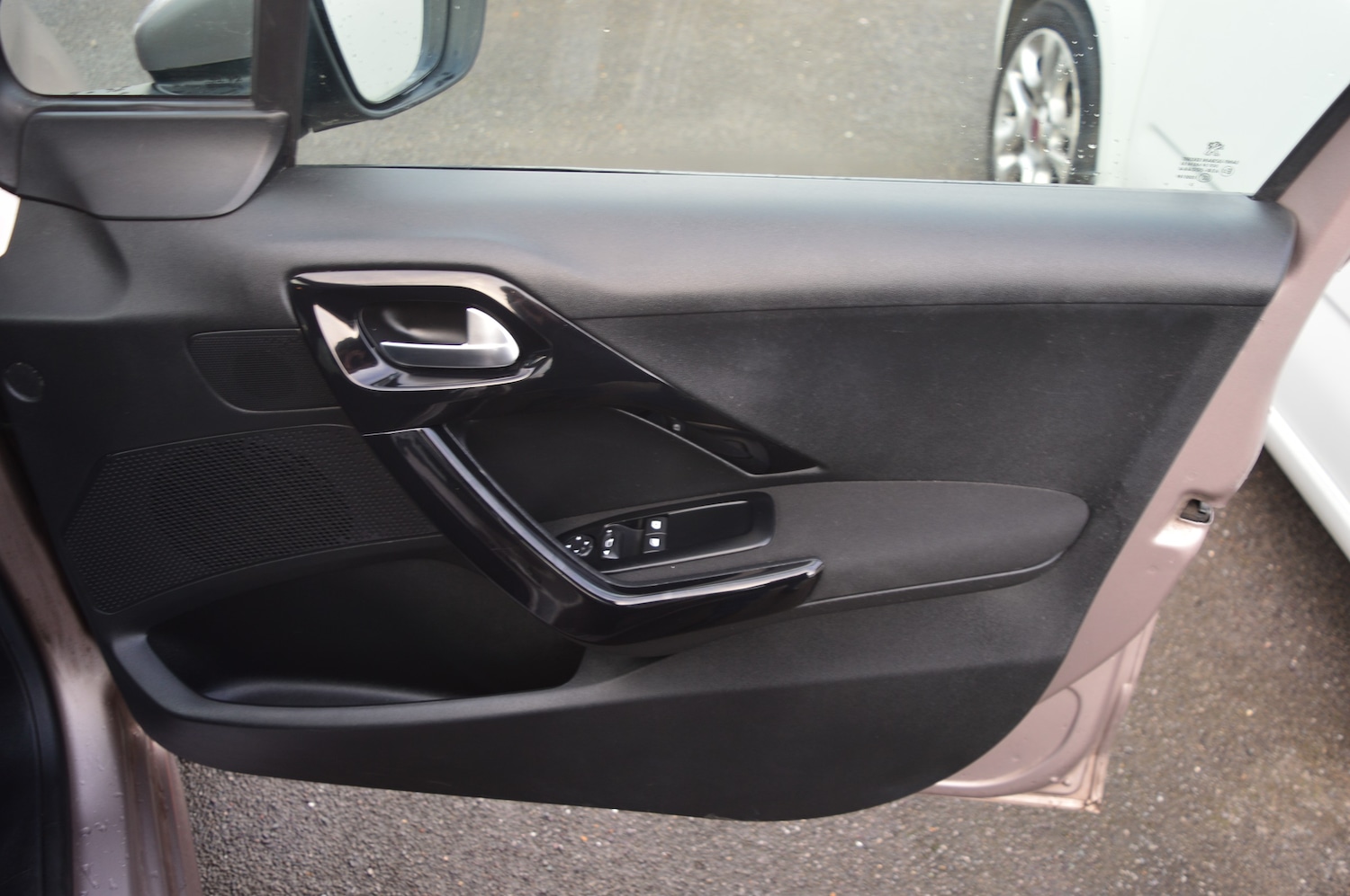 Used Peugeot 208 2013 for sale - 76847945: Photo 10