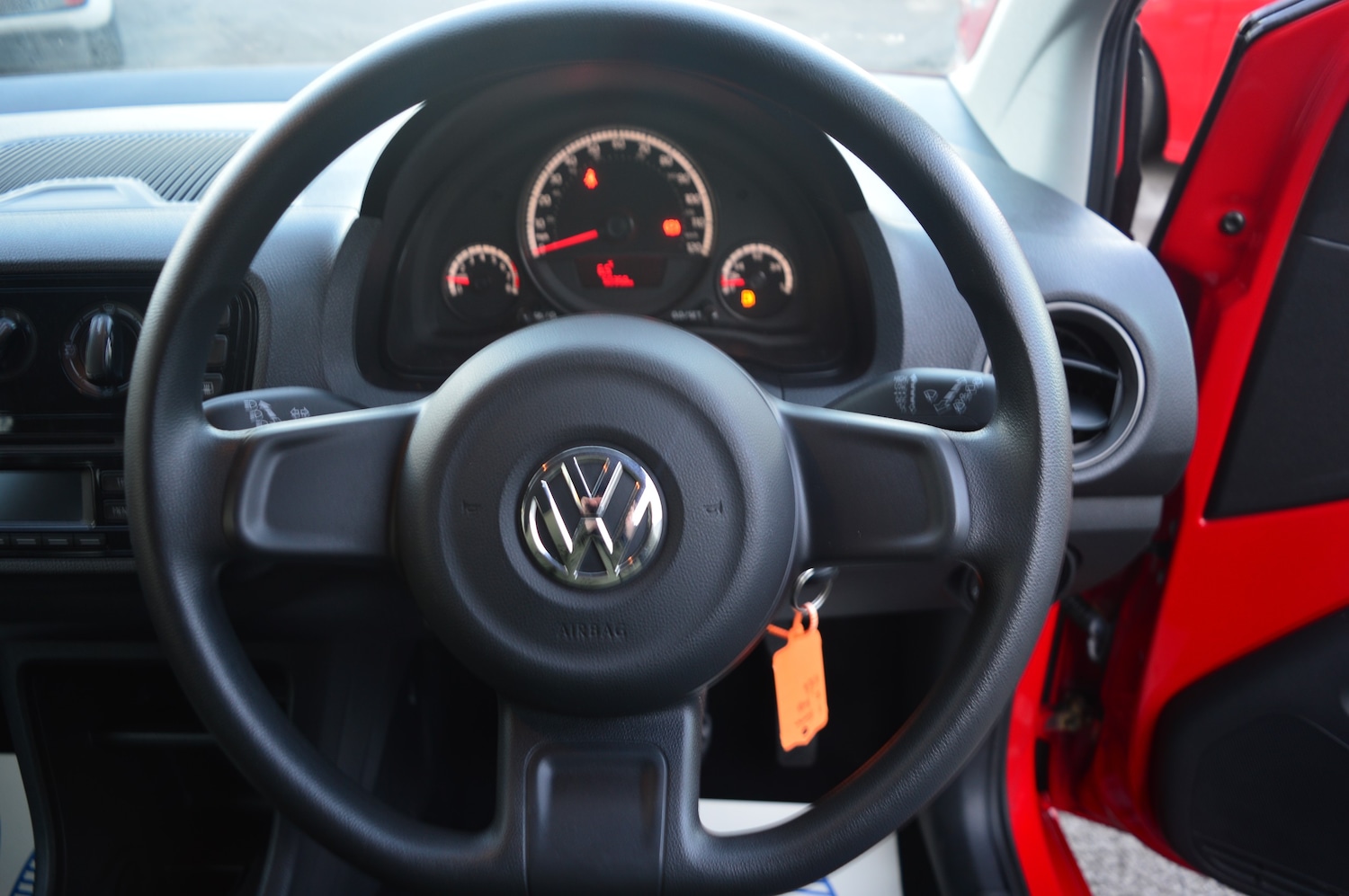 Used Volkswagen up! 2013 for sale - 76653852: Photo 3