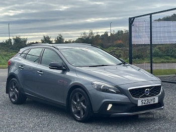 Used Volvo V40 2015 for sale - 79427047: Photo