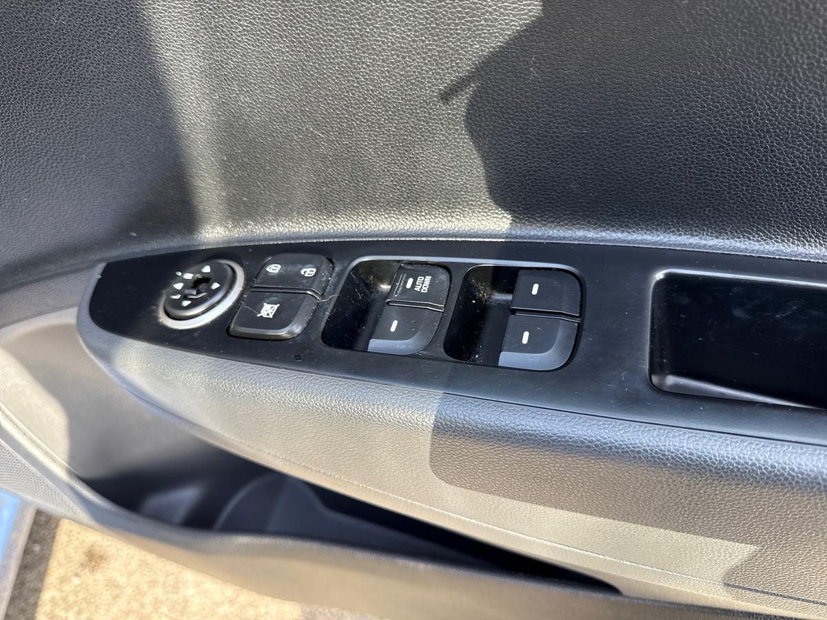 Used Hyundai i10 2017 for sale - 77685774: Photo 20