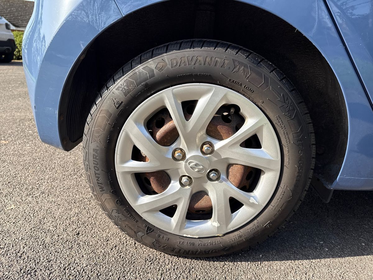 Used Hyundai i10 2017 for sale - 77685774: Photo 9