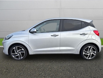 Used Hyundai i10 2023 for sale - 77401388: Photo