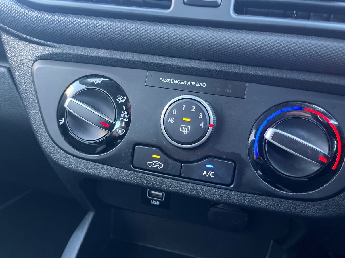 Used Hyundai i10 2022 for sale - 77198127: Photo 18