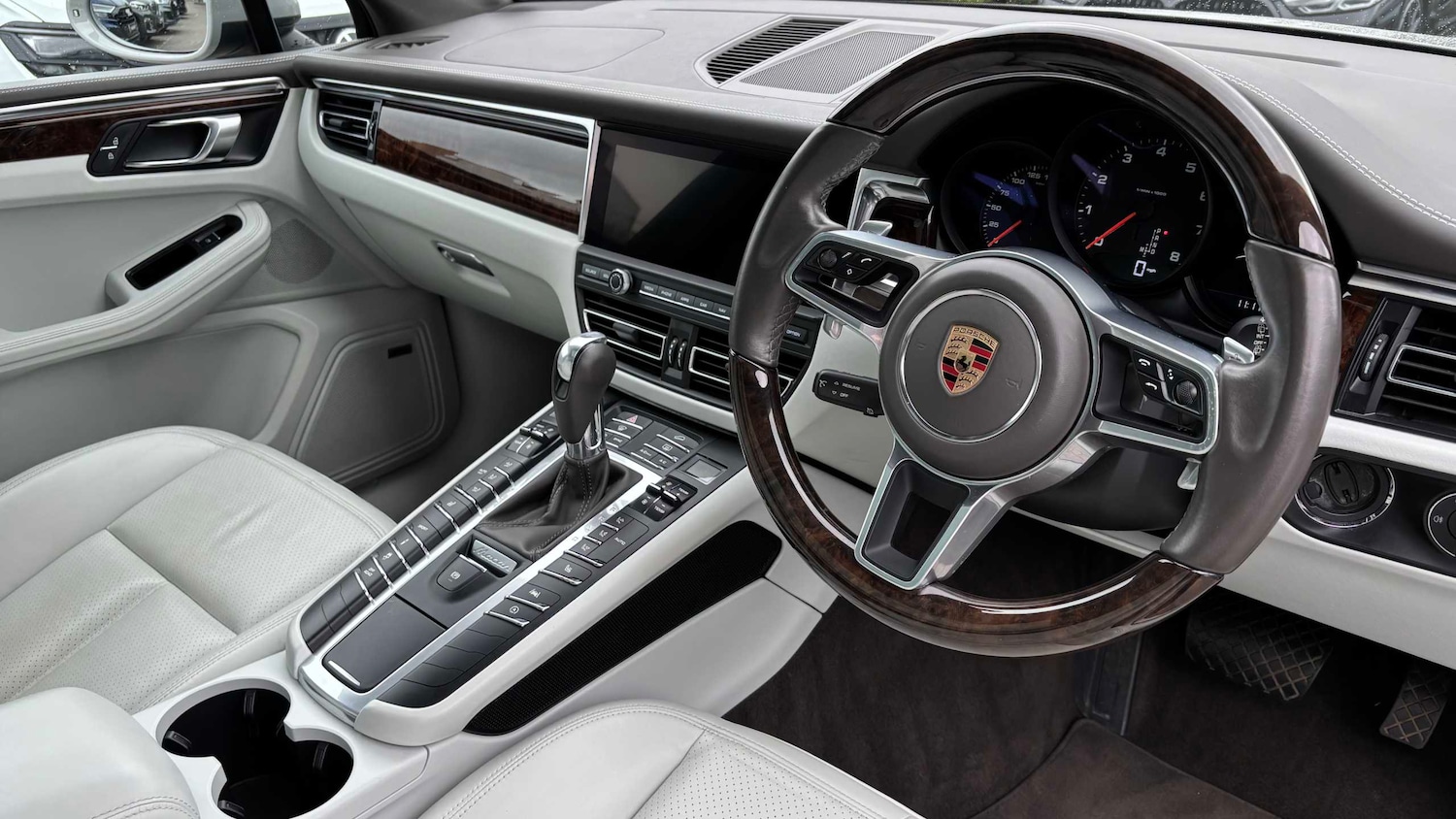 Used Porsche Macan 2020 for sale - 78024417: Photo 11