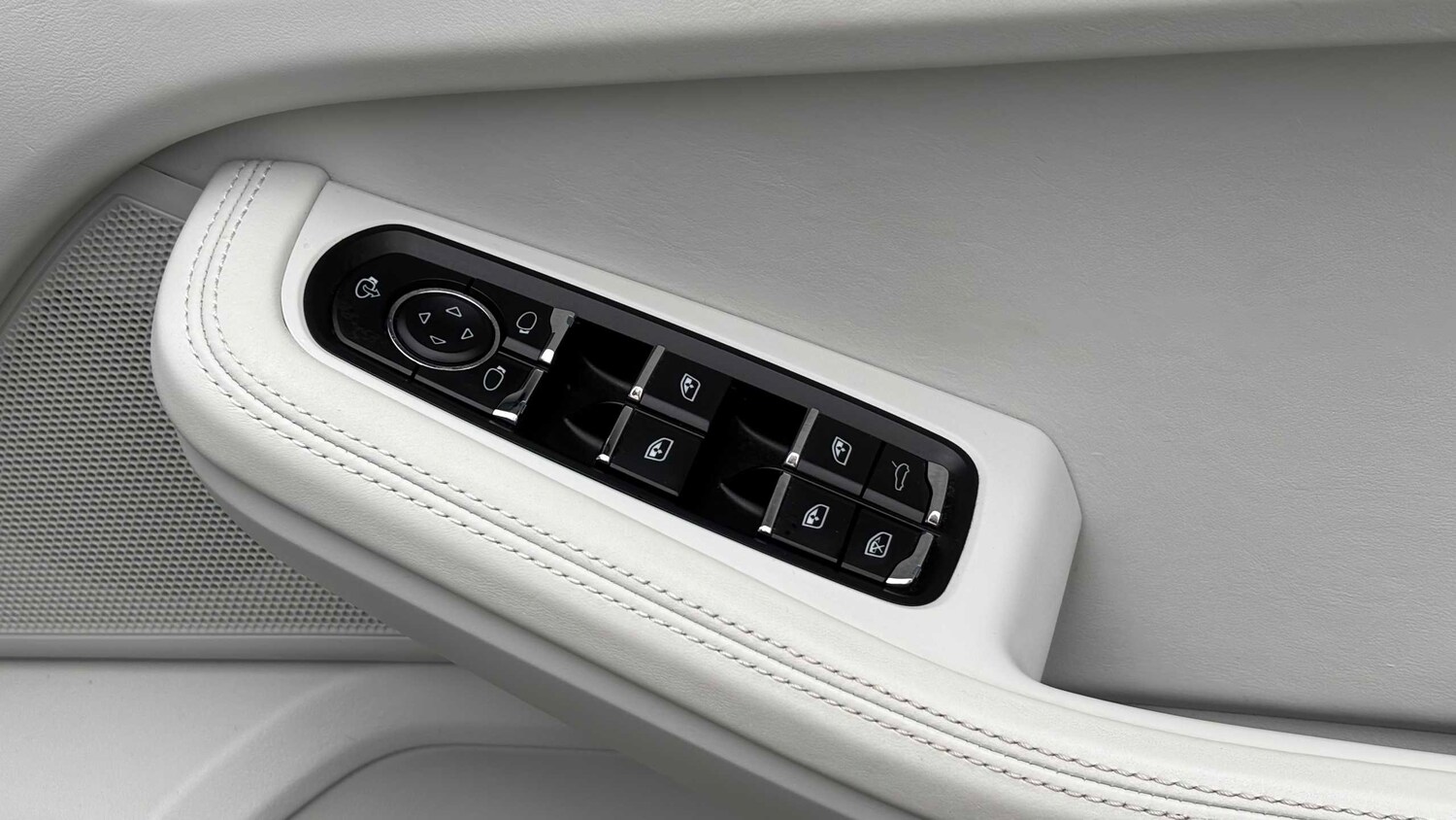 Used Porsche Macan 2020 for sale - 78024417: Photo 34